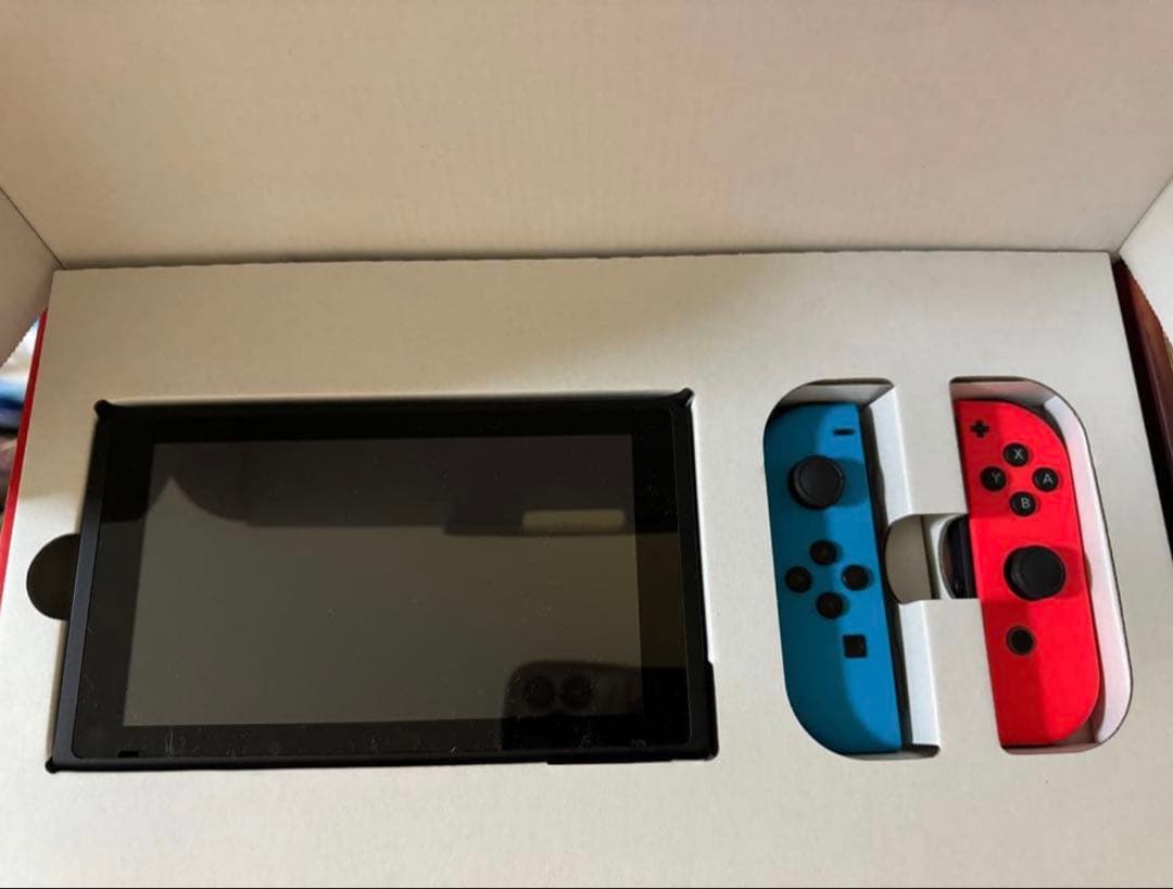【美品-半年程度使用】Nintendo Switch 本体