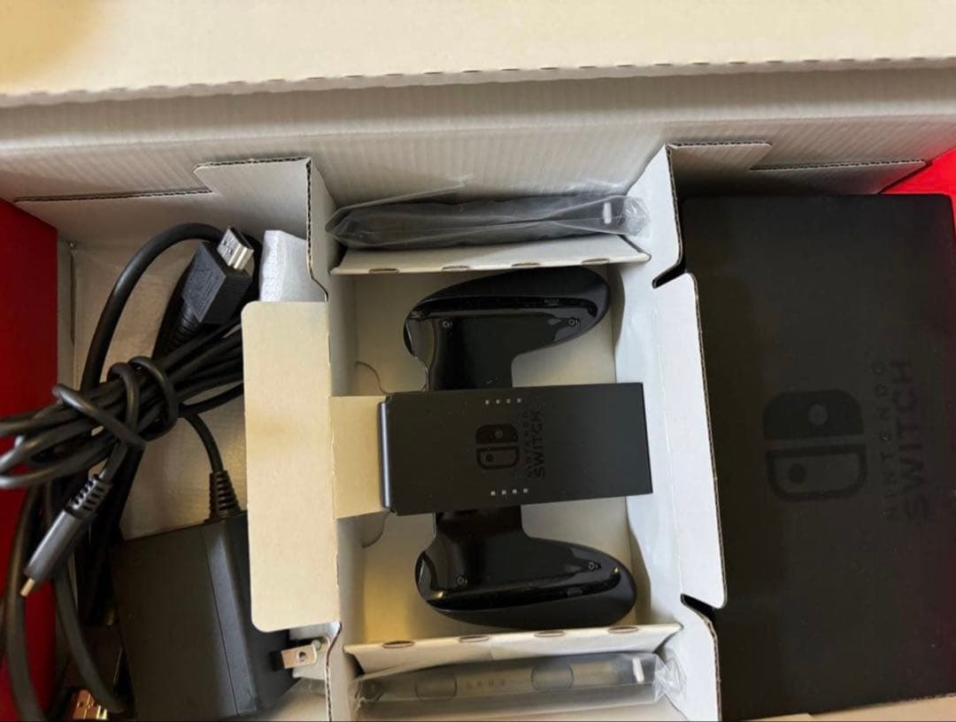 【美品-半年程度使用】Nintendo Switch 本体