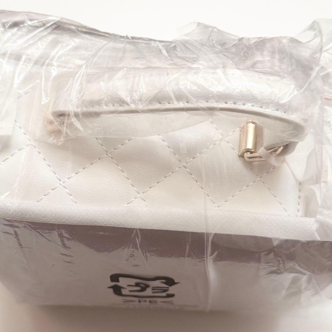 Darich キルティングスクエアミニバッグ ゴールドパーツ ホワイト 白
