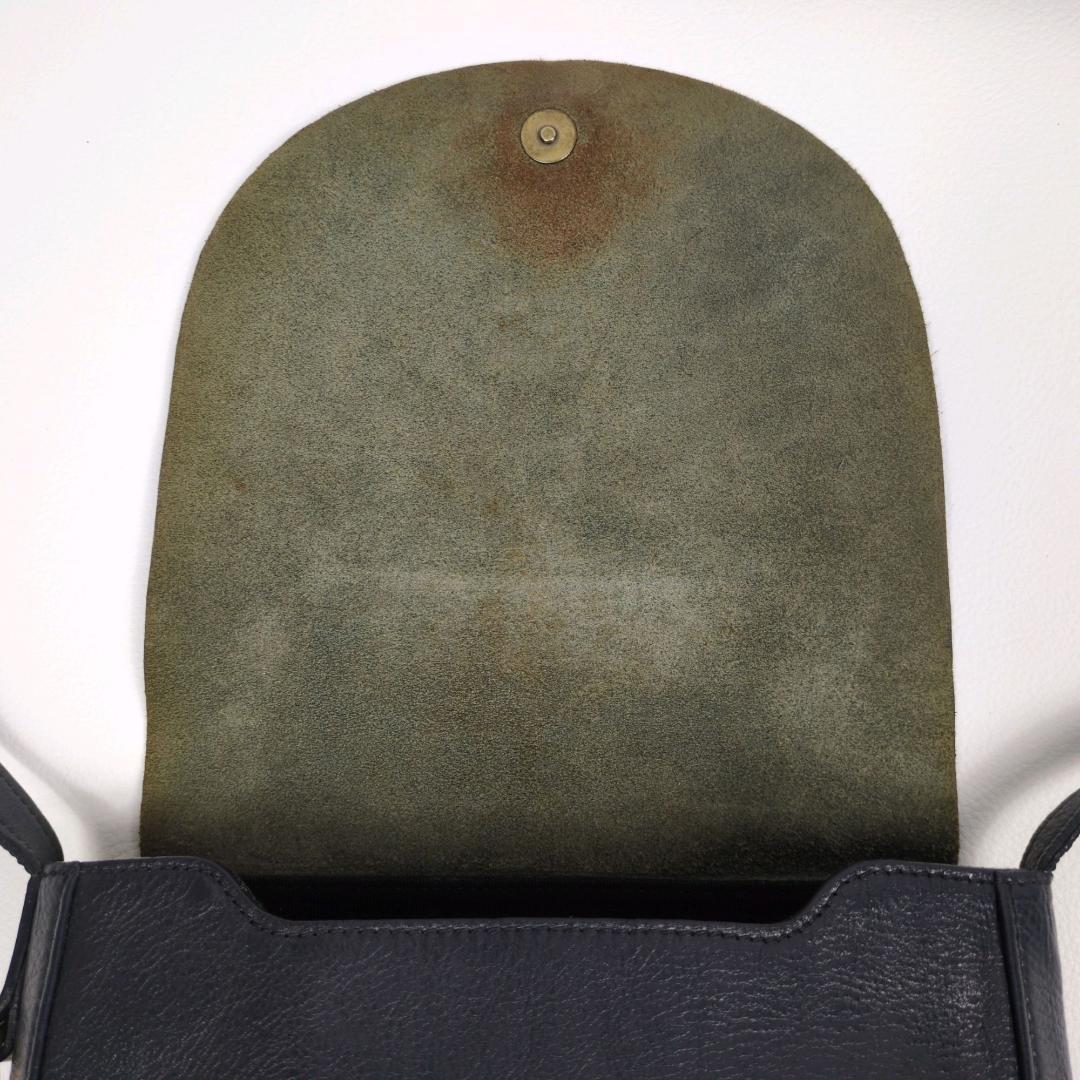 イルビゾンテ ショルダーバッグ ネイビー ハーフムーン 三日月 クロスボディ