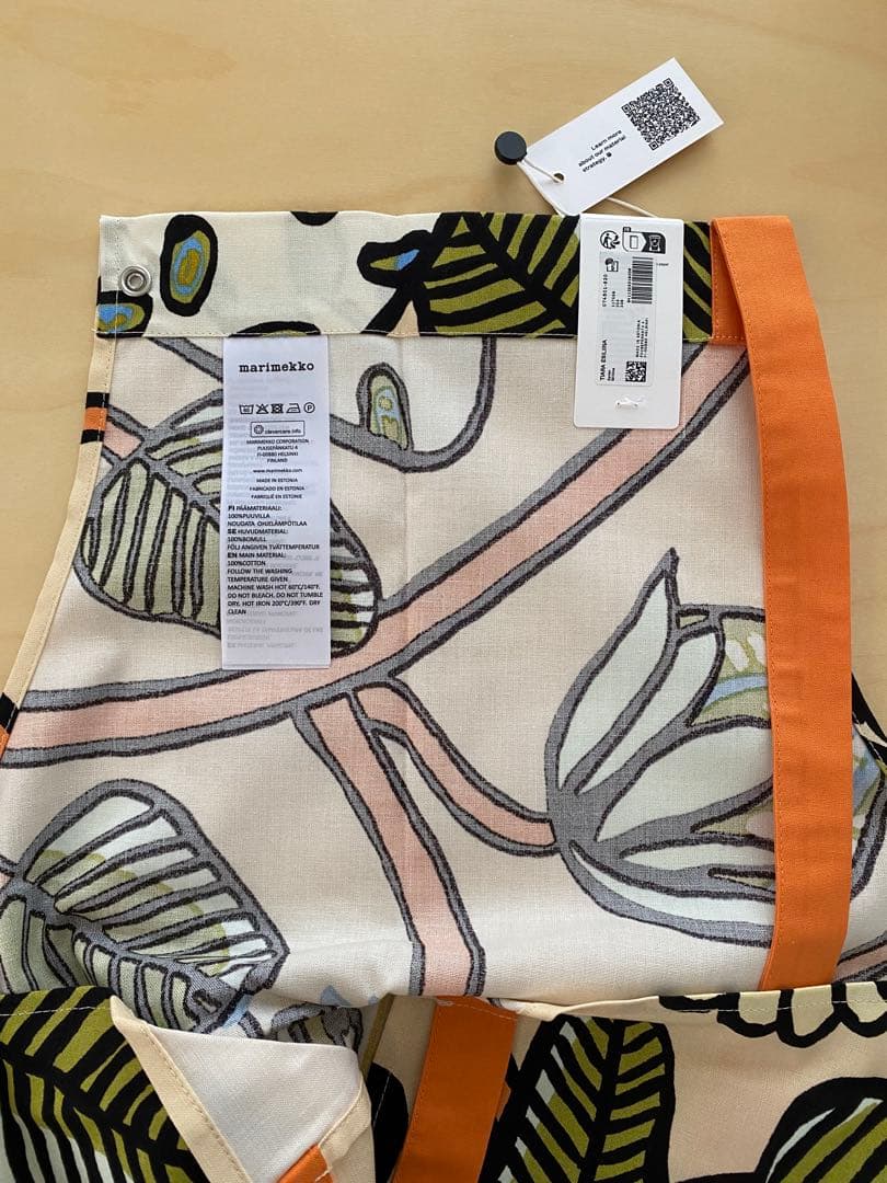 マリメッコ 2025年　新作　Tiara ティアラ　エプロン