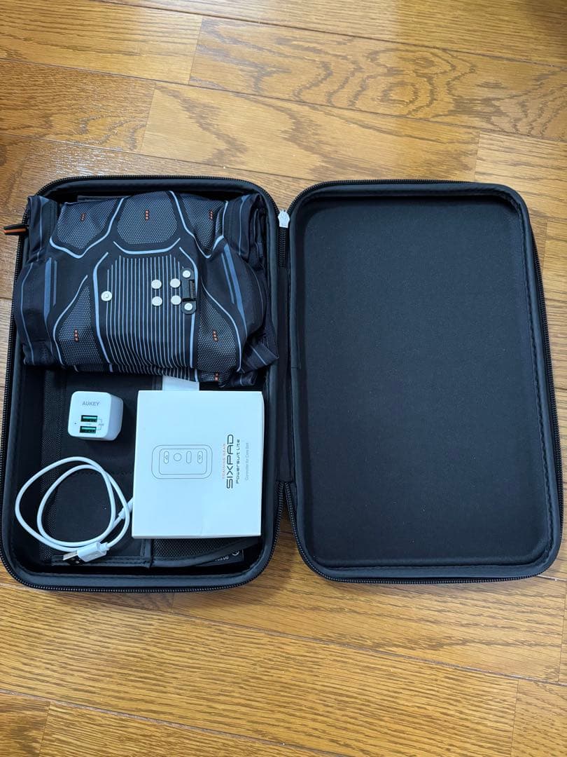 いが ほぼ未使用 SIXPAD コアベルト（S）コントローラー・充電器付き