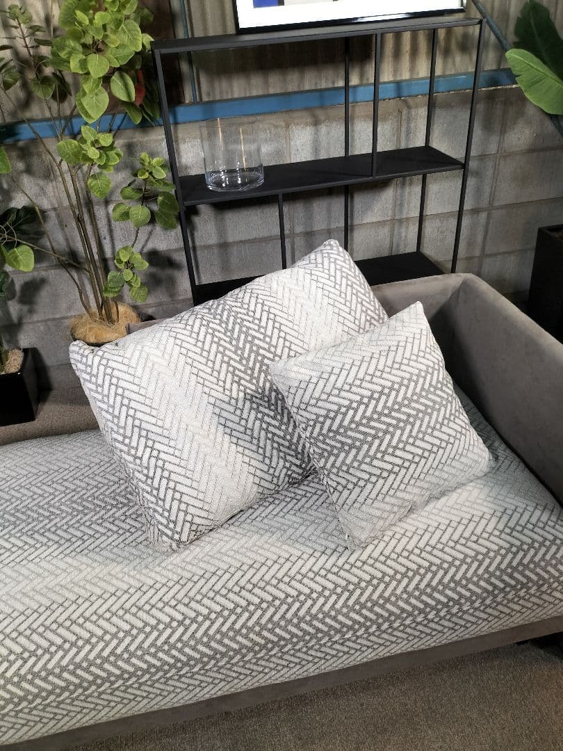 ト*ラ様 肩肘ソファ クッション付き カウチ 幅165cm モデルルーム展示品