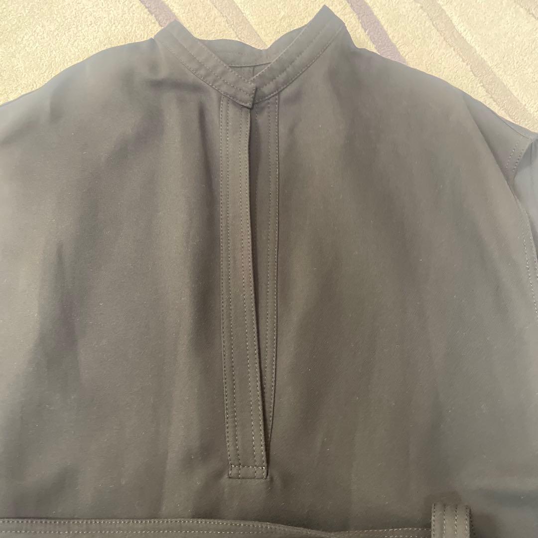 LE PHIL ブラックノースリーブベスト・ジレ