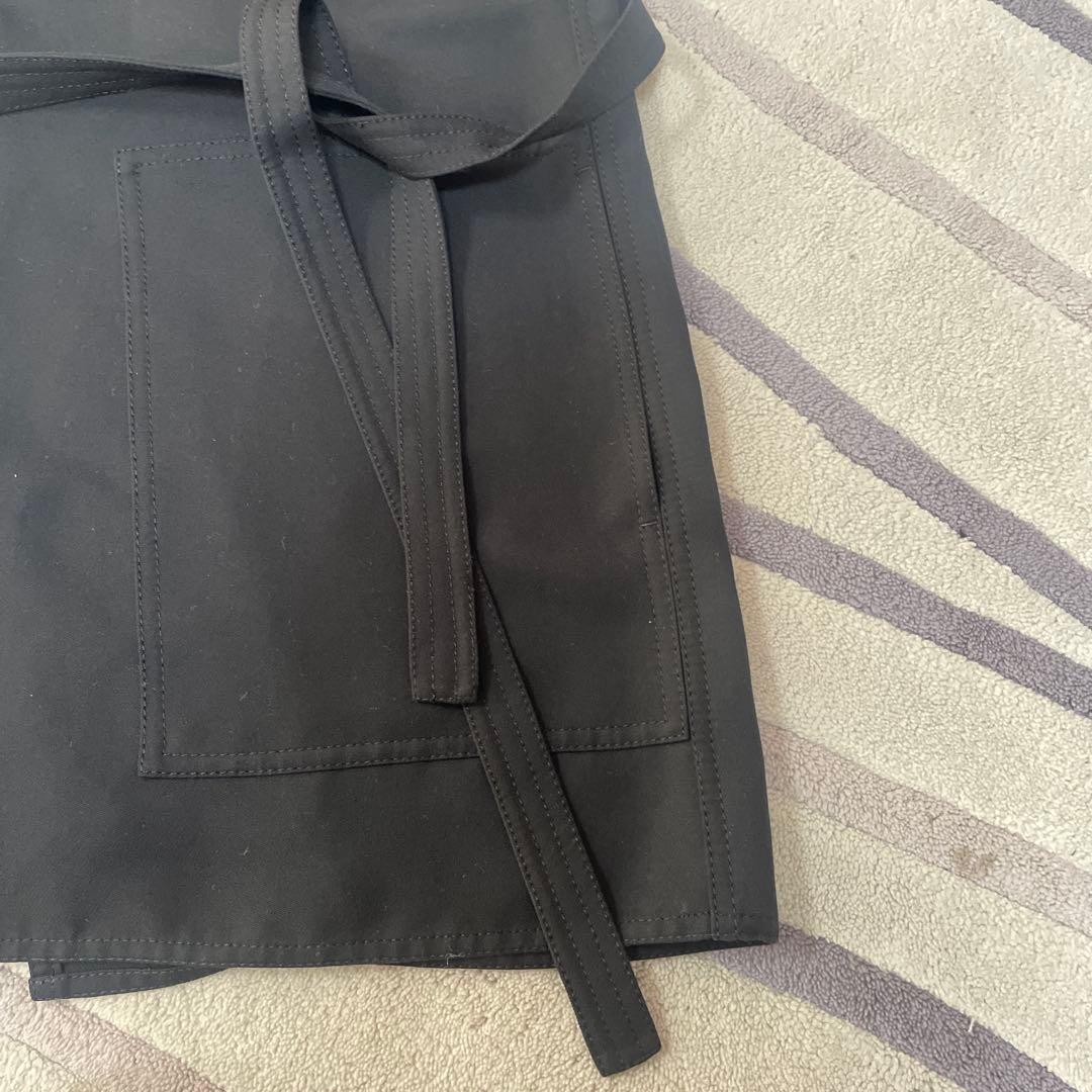 LE PHIL ブラックノースリーブベスト・ジレ