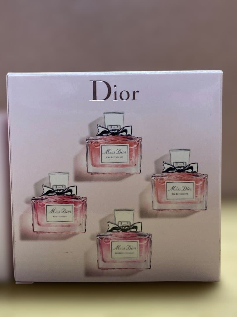 未使用ですMiss Dior ミニチュアコフレ 5ml x 4