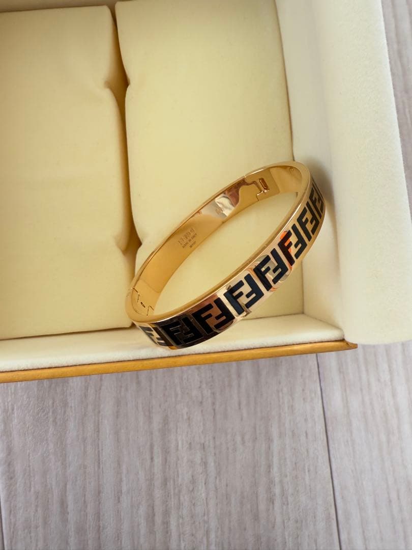 FENDI バングル