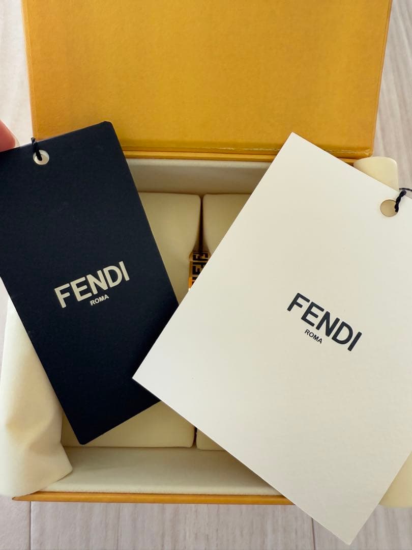FENDI バングル