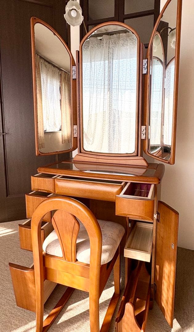 【大幅値下げ】木製三面鏡ドレッサー　別出品の椅子とセット購入をお願いします