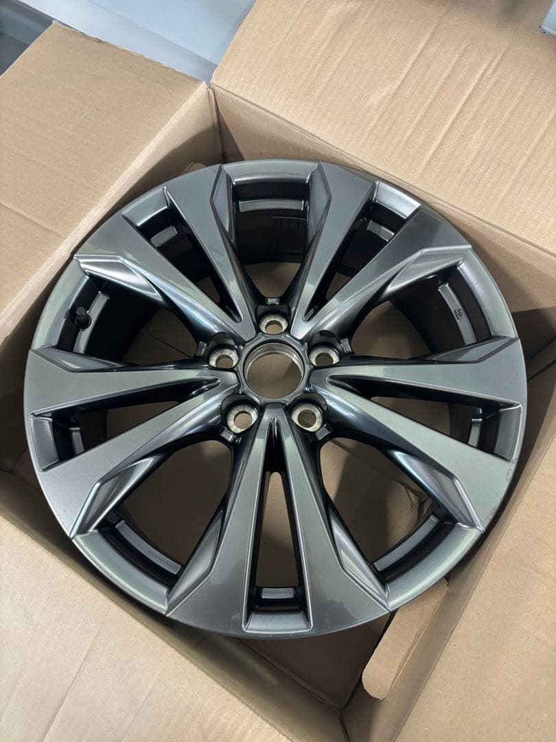 レクサス UX Fスポーツ 純正 18インチほぼ新品 4本