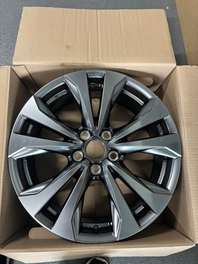 レクサス UX Fスポーツ 純正 18インチほぼ新品 4本