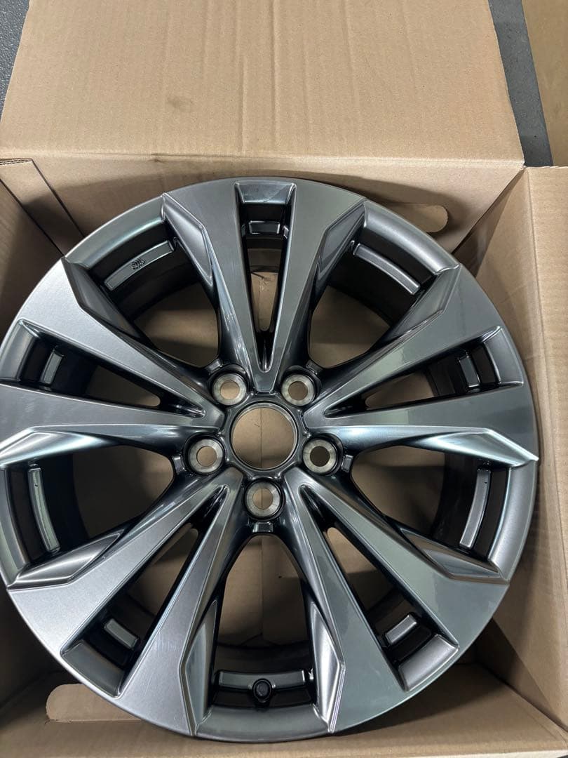 レクサス UX Fスポーツ 純正 18インチほぼ新品 4本