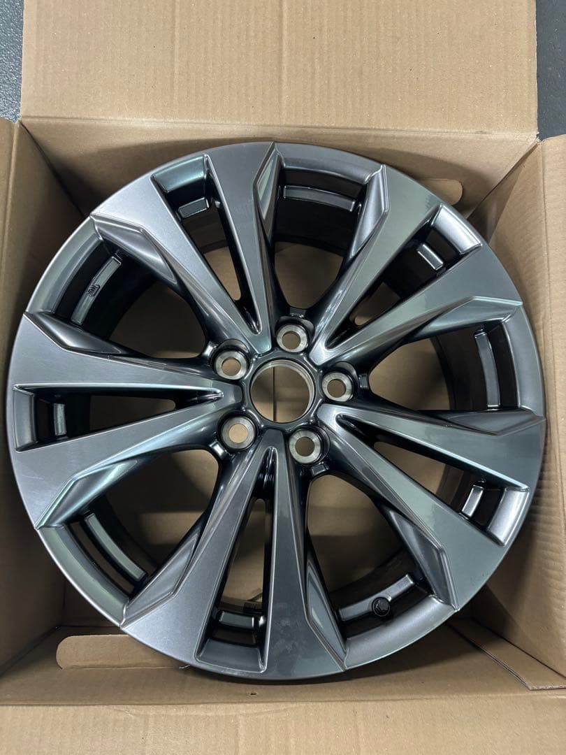 レクサス UX Fスポーツ 純正 18インチほぼ新品 4本