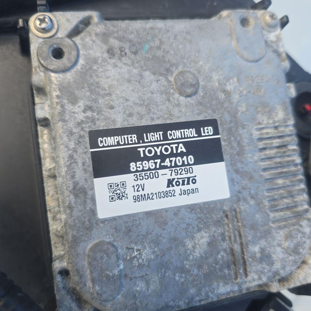 ZVW30 PRIUS ヘッドライト 二灯式 特定車両用