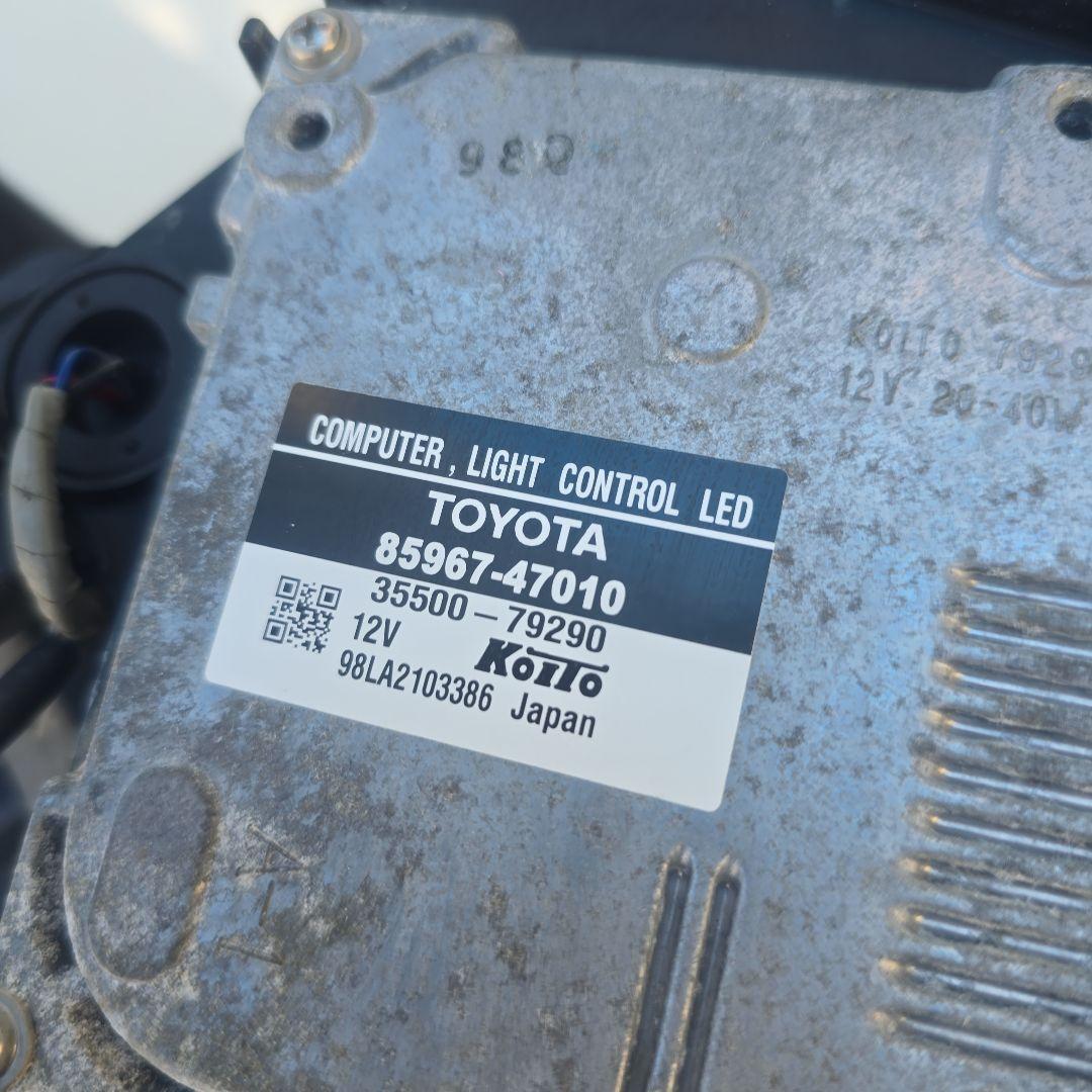 ZVW30 PRIUS ヘッドライト 二灯式 特定車両用