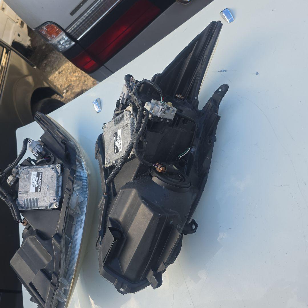 ZVW30 PRIUS ヘッドライト 二灯式 特定車両用