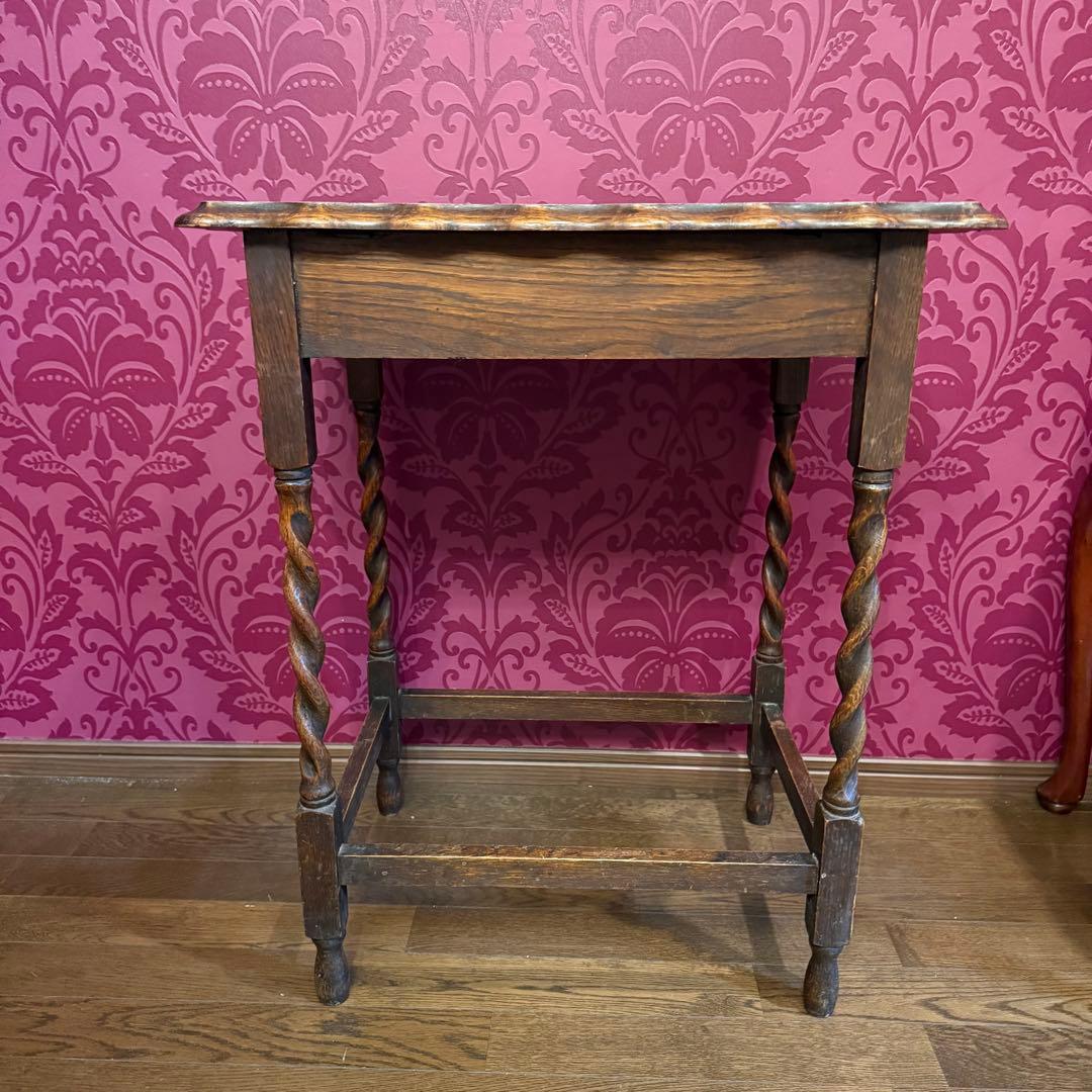 英国アンティーク 木製　ツイストレッグテーブル　オケージョナルテーブル