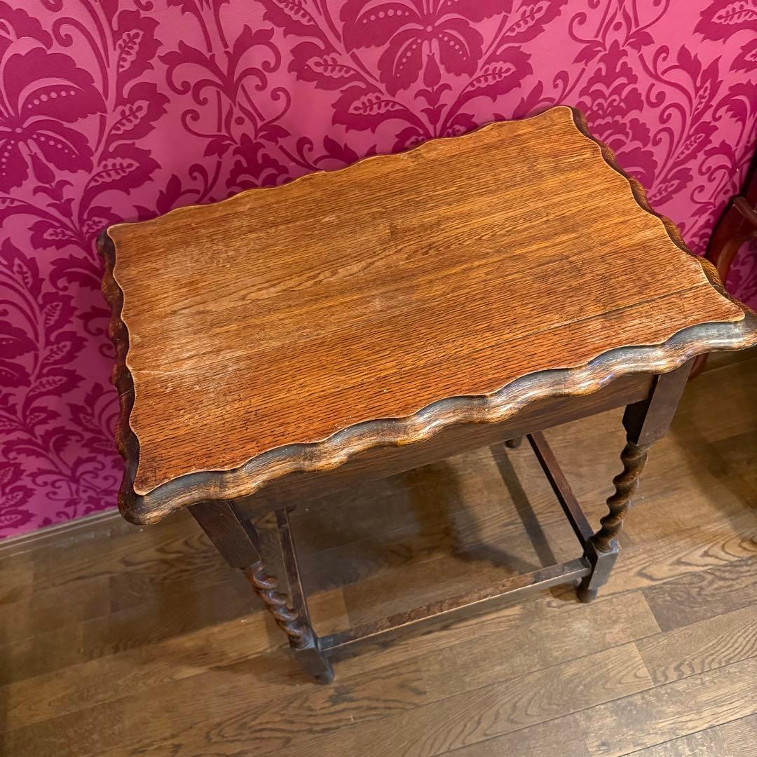 英国アンティーク 木製　ツイストレッグテーブル　オケージョナルテーブル