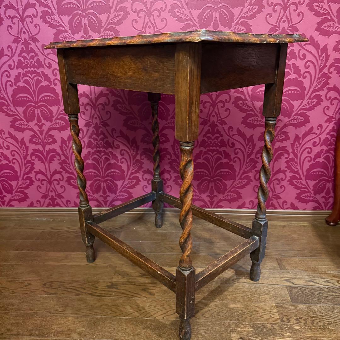 英国アンティーク 木製　ツイストレッグテーブル　オケージョナルテーブル