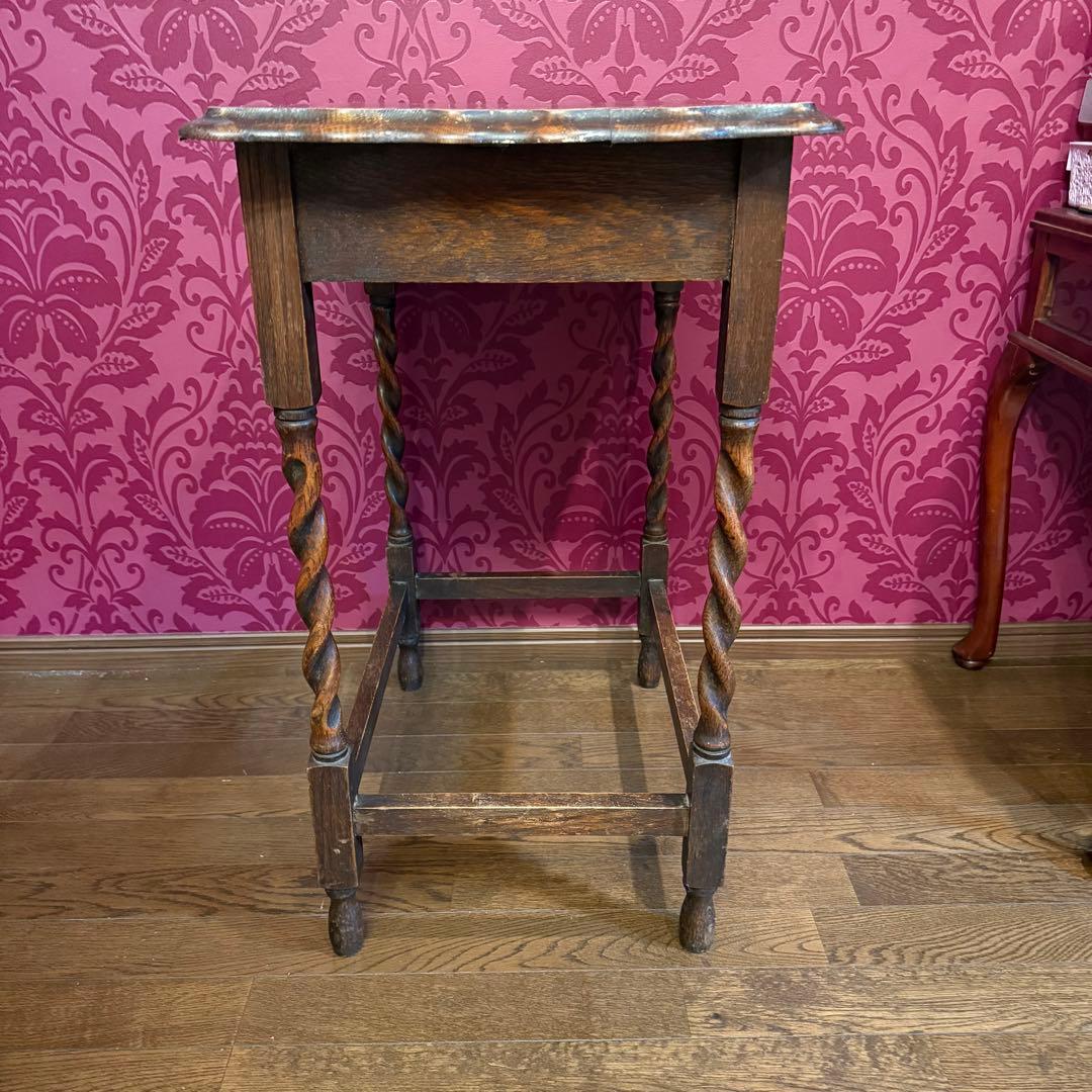 英国アンティーク 木製　ツイストレッグテーブル　オケージョナルテーブル