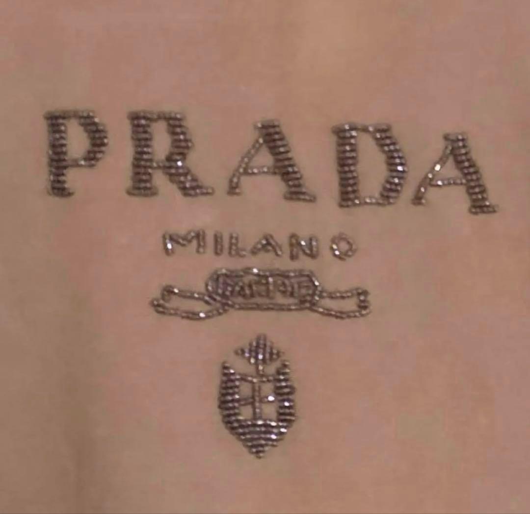 u*3様 【年内お値下げ中】PRADA ロングTシャツ ビーズ ロゴ ブラウン