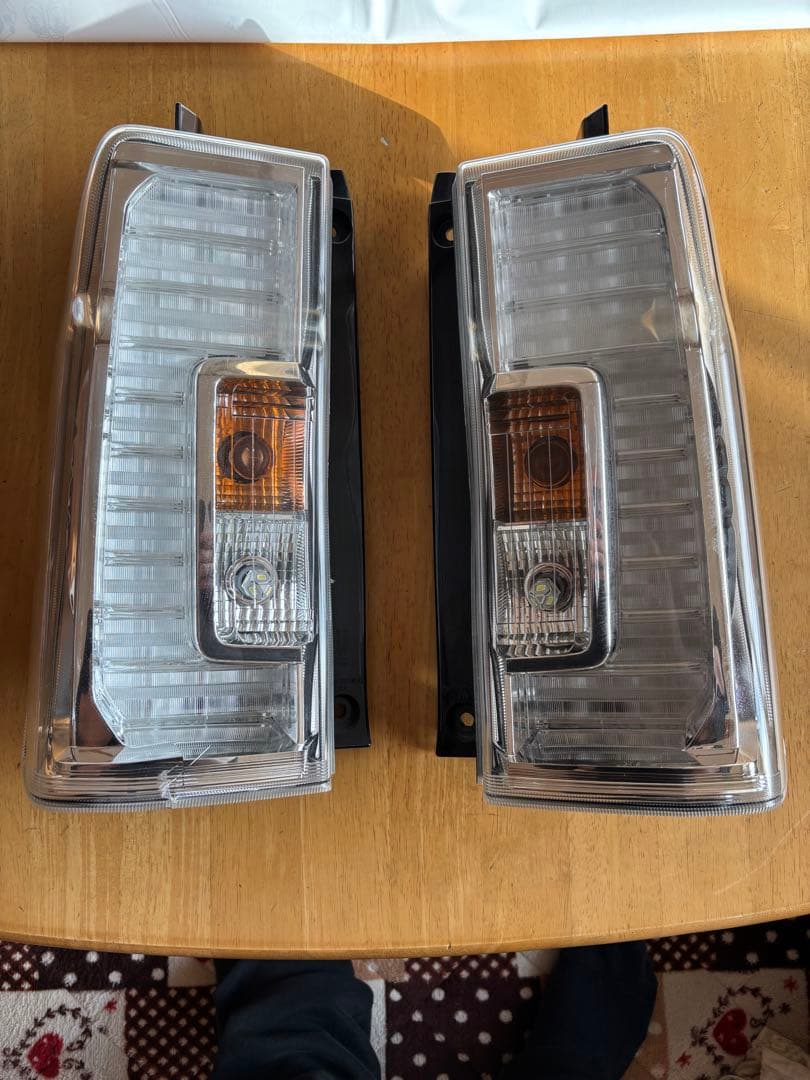 テールランプ2個セットとトリムパーツ　　タント610 値下げ中