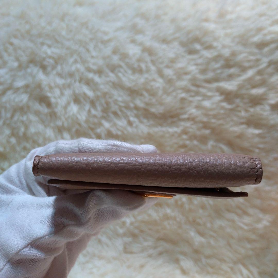 【美品】プラダ　キーケース　6連　三角ロゴプレート　レザー　ベージュ