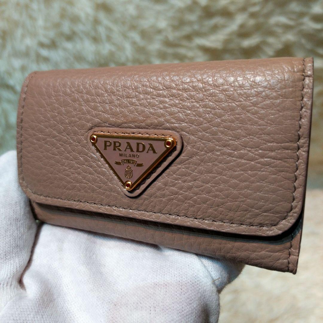 【美品】プラダ　キーケース　6連　三角ロゴプレート　レザー　ベージュ