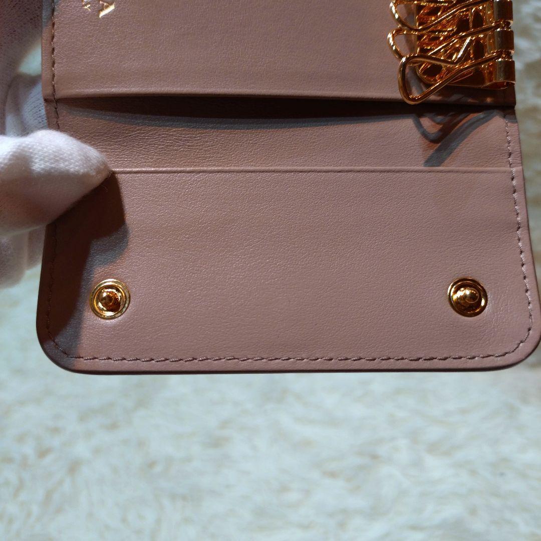 【美品】プラダ　キーケース　6連　三角ロゴプレート　レザー　ベージュ