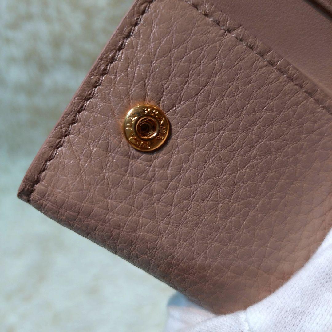 【美品】プラダ　キーケース　6連　三角ロゴプレート　レザー　ベージュ