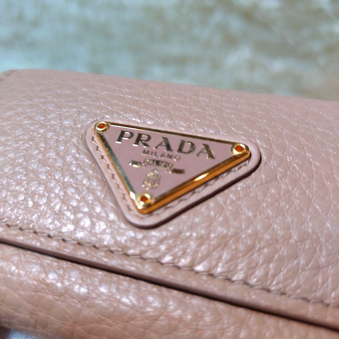 【美品】プラダ　キーケース　6連　三角ロゴプレート　レザー　ベージュ