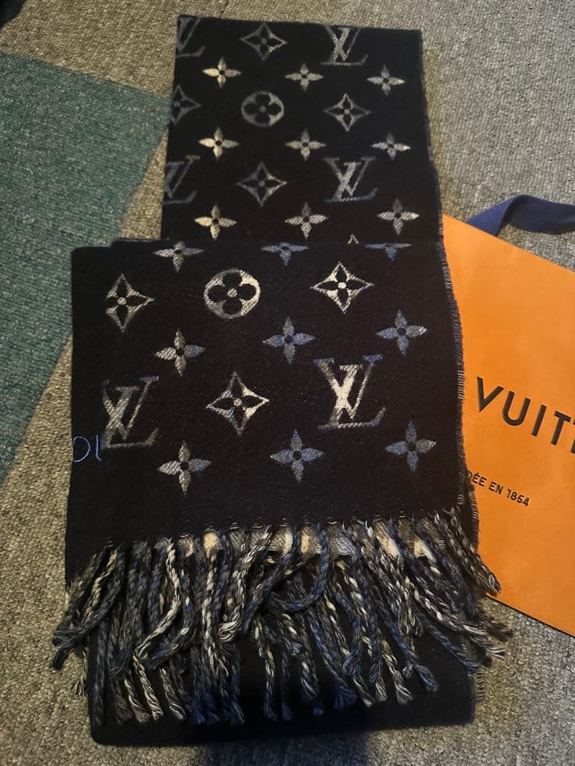 LOUIS VUITTON ネイビー マフラー