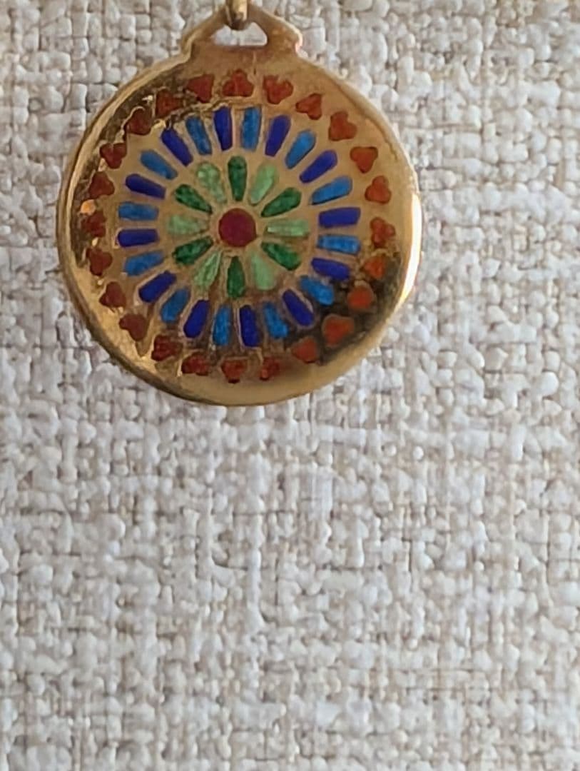 希少ノートルダム大聖堂バラ窓18kペンダントヘッド