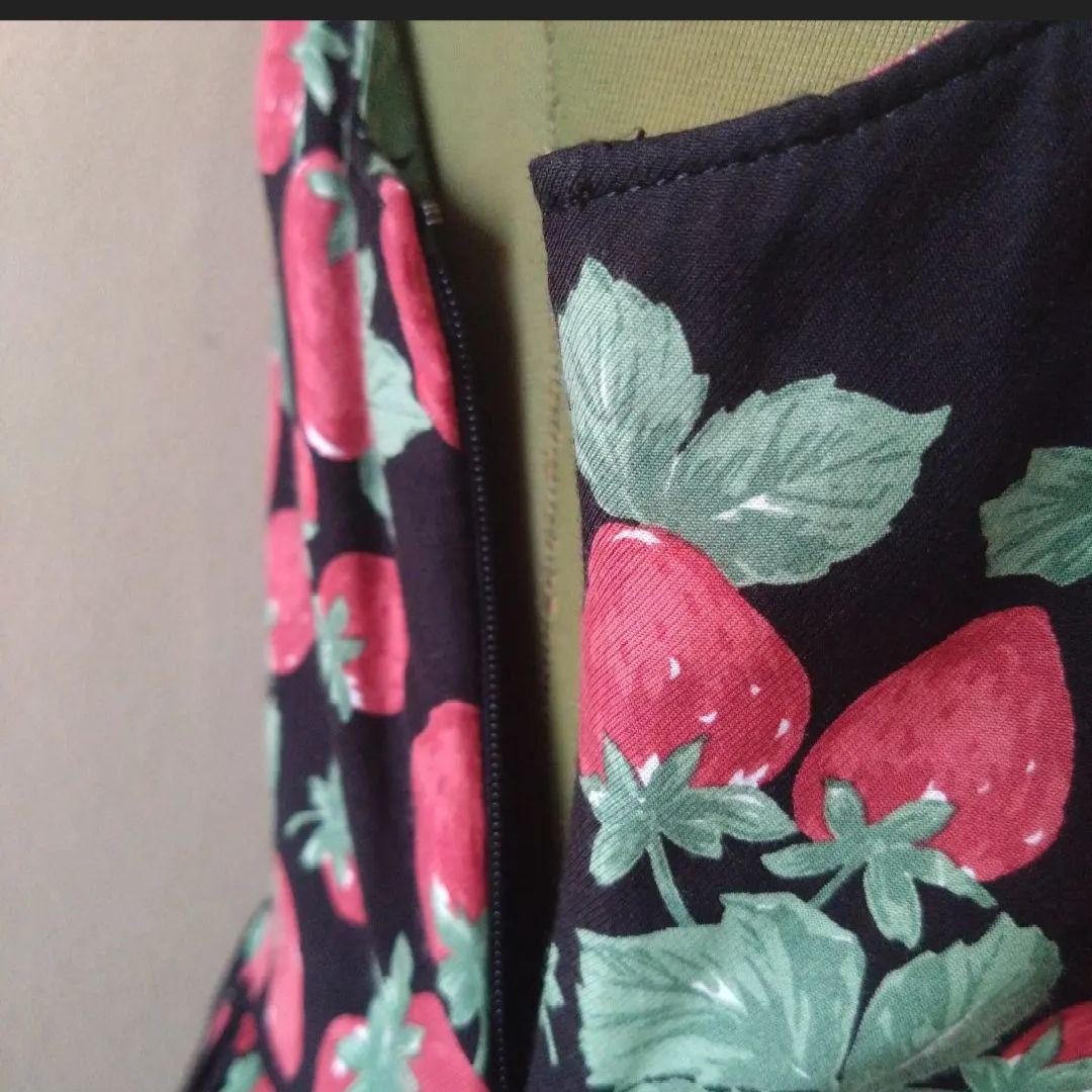 ジェーンマープルいちごワンピース