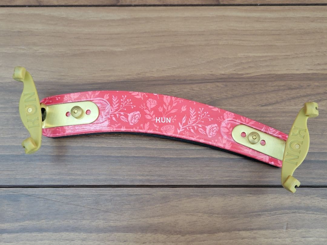 [試着のみ] KUN Bravo 限定品 ピンクのバラ柄 バイオリン肩当 4/4