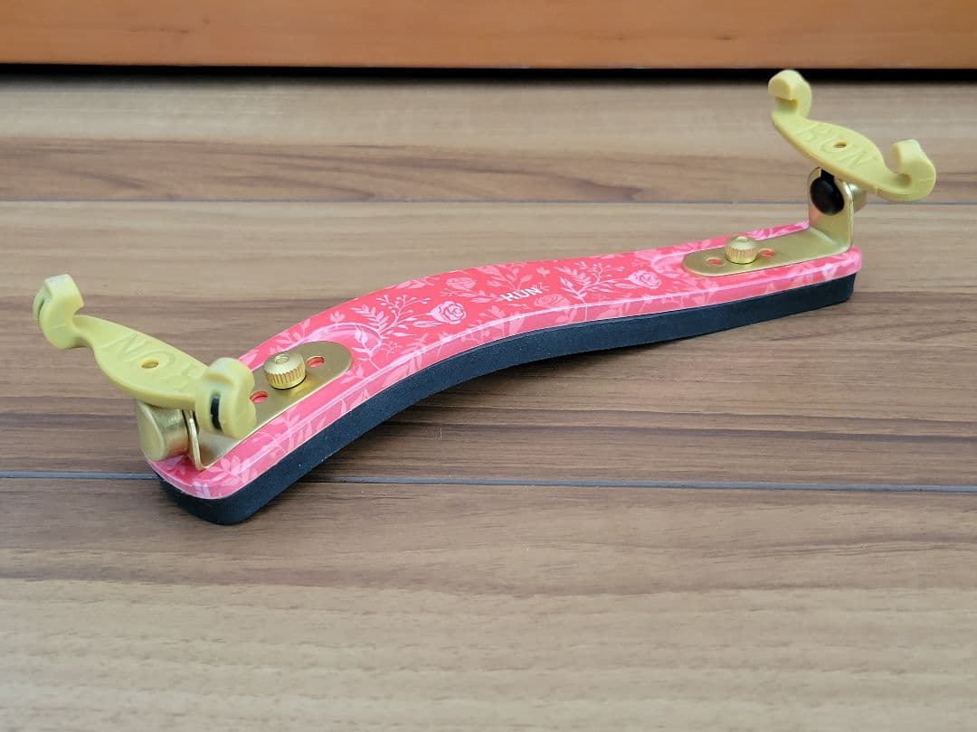 [試着のみ] KUN Bravo 限定品 ピンクのバラ柄 バイオリン肩当 4/4