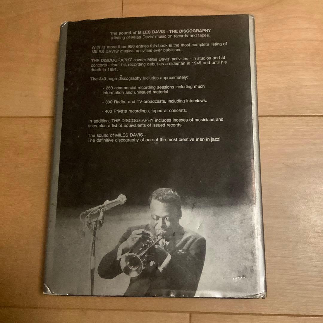 洋書 The sound of MILES DAVIS-THE DISCOGRAPHY