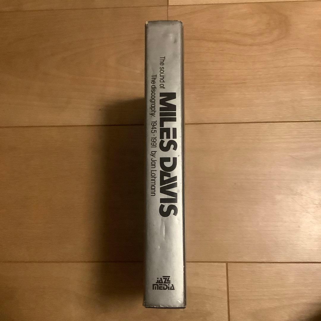 洋書 The sound of MILES DAVIS-THE DISCOGRAPHY