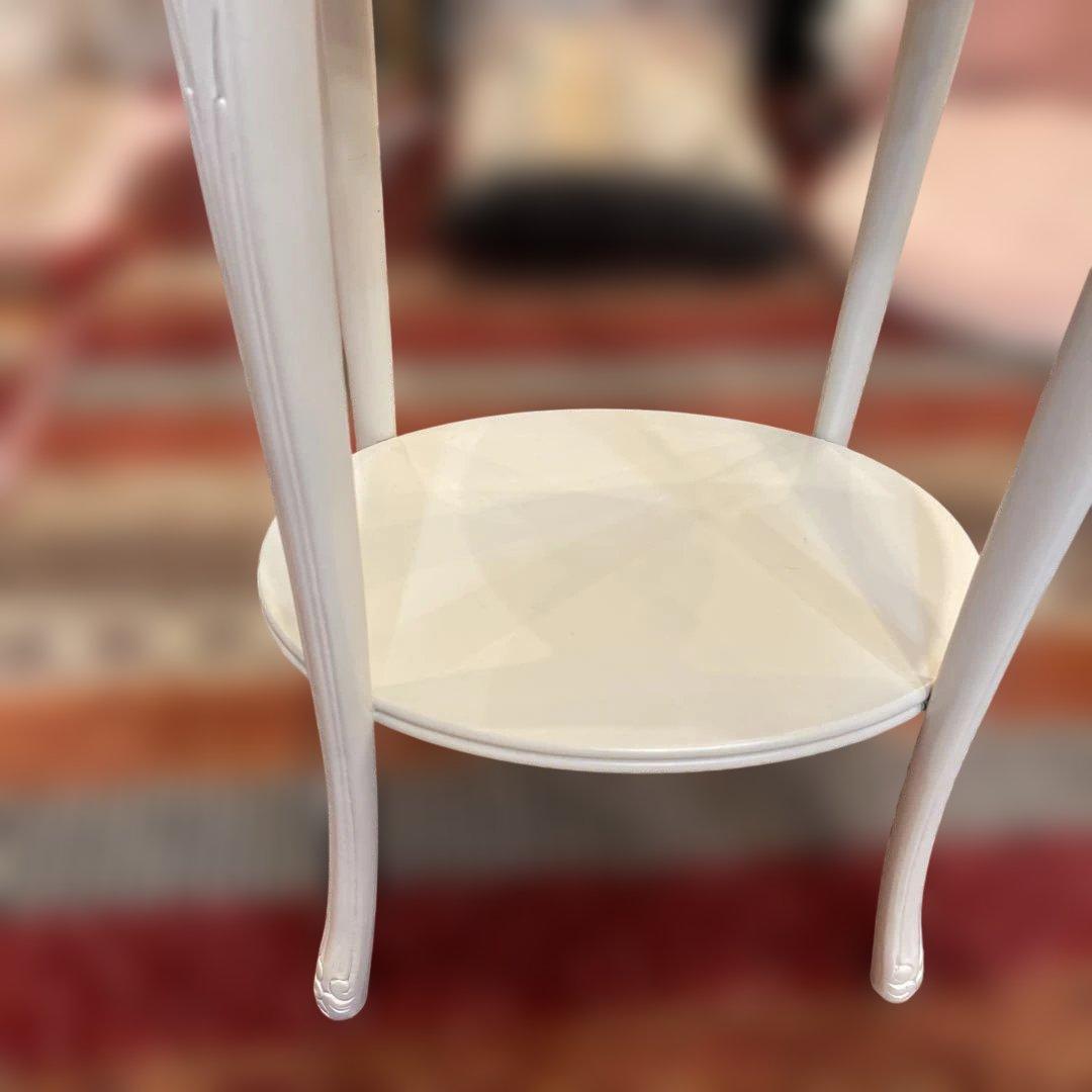 ロココ様式ゴールドの装飾アンティーク楕円形サイドテーブル下段棚付クリームホワイト