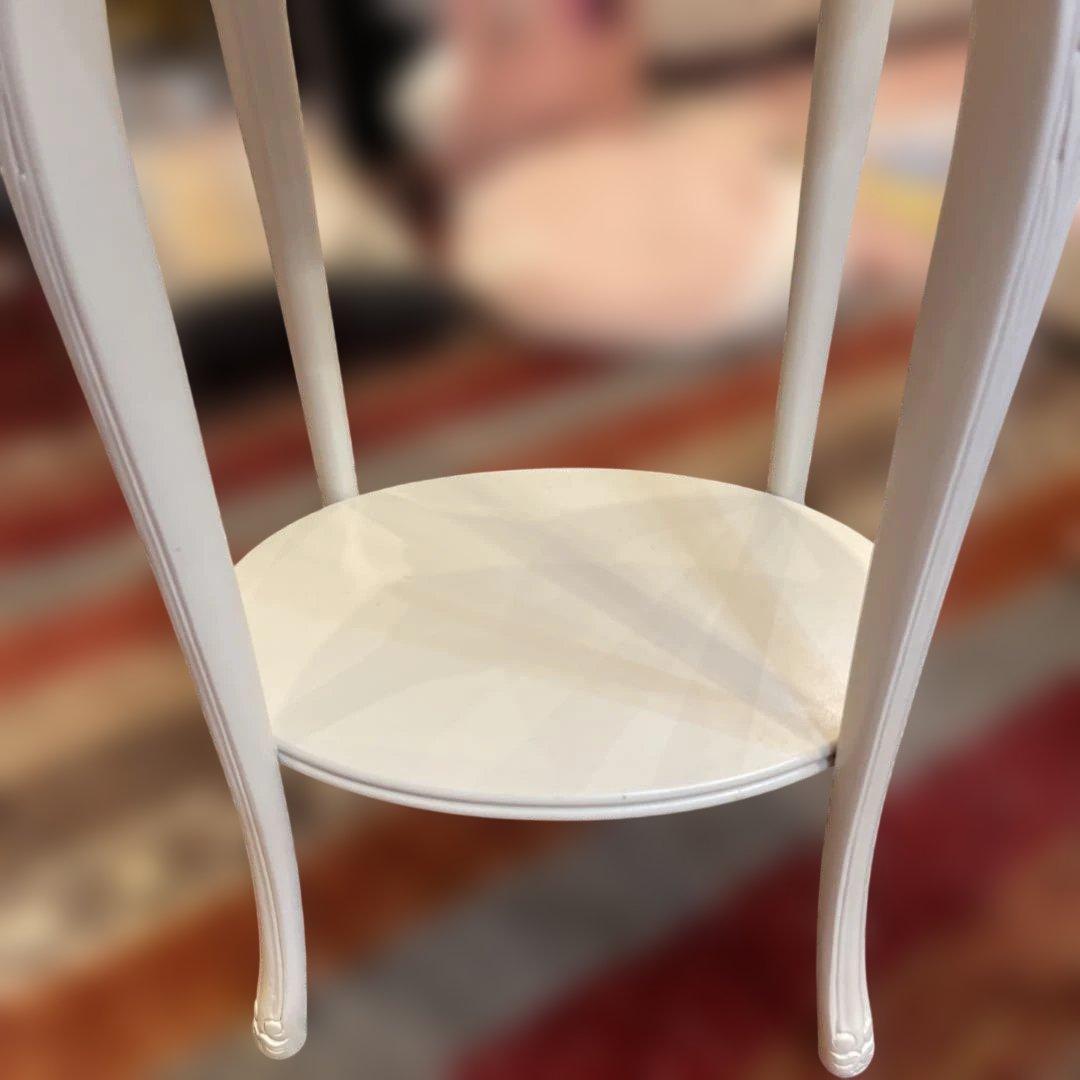 ロココ様式ゴールドの装飾アンティーク楕円形サイドテーブル下段棚付クリームホワイト