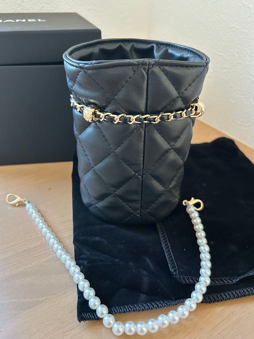 CHANEL ブラック ノベルティ　レザー ショルダーバッグ