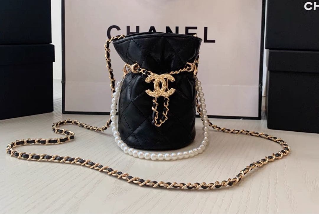 CHANEL ブラック ノベルティ　レザー ショルダーバッグ