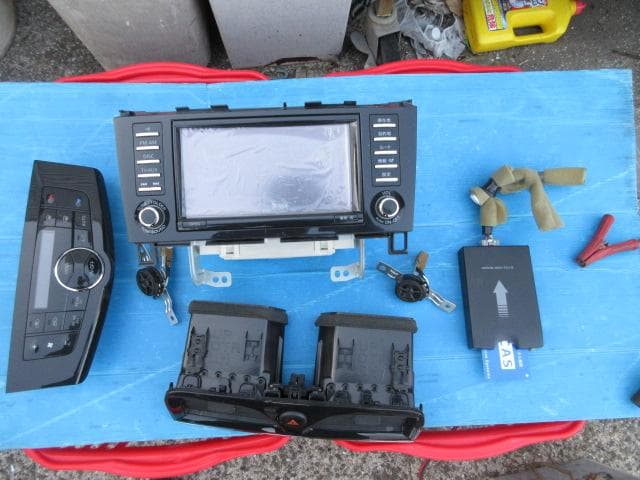 日産純正　C26セレナ取り外し　カーナビゲーションシステム 他