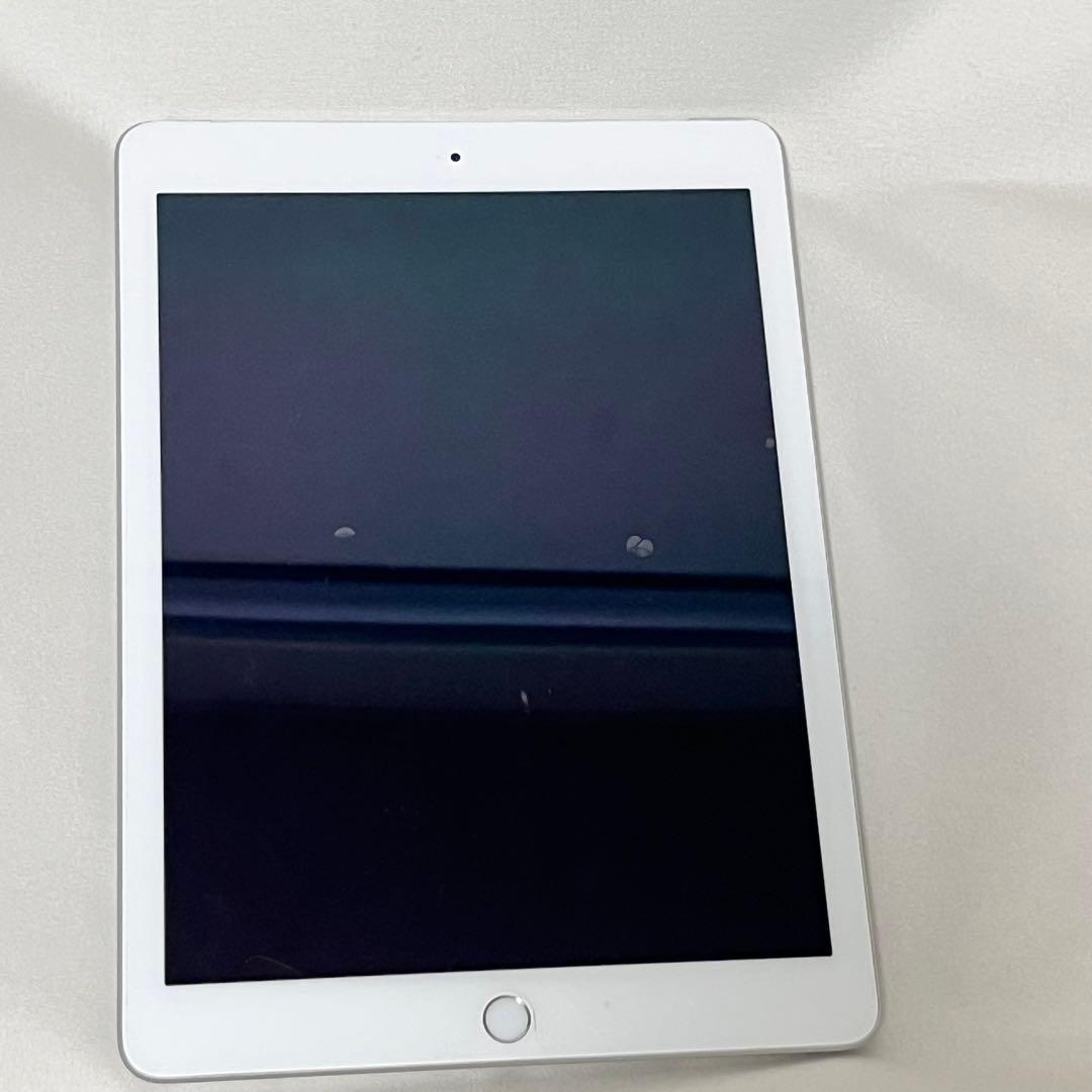 あ*や様 Apple iPad 第5世代　本体 シルバー