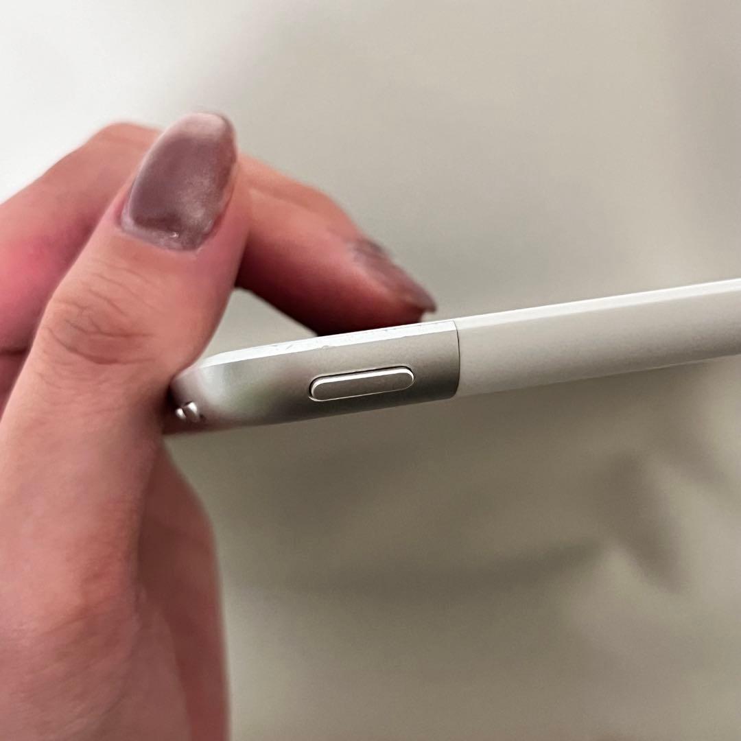 あ*や様 Apple iPad 第5世代　本体 シルバー