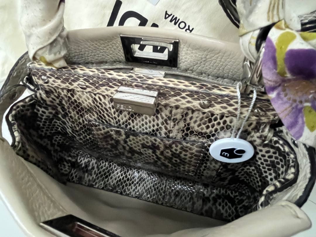 ⚪︎FENDI⚪︎ フェンディ ピーカブー ミニ セレリア パイソン 2way