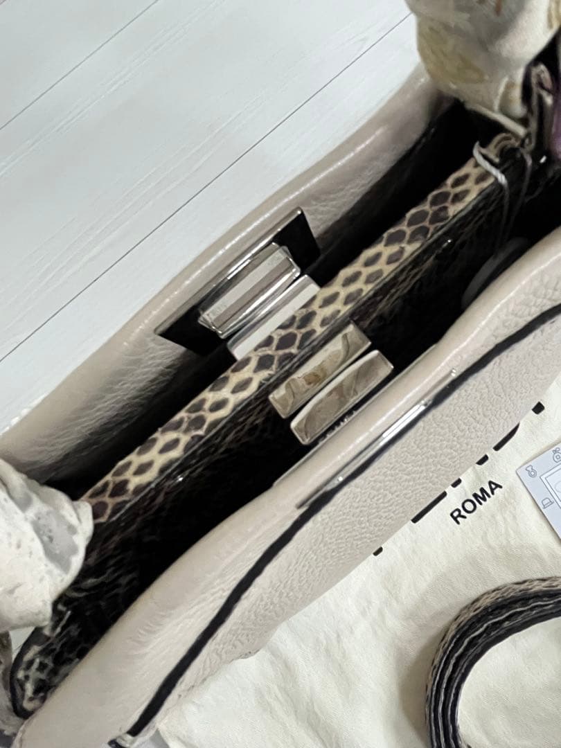 ⚪︎FENDI⚪︎ フェンディ ピーカブー ミニ セレリア パイソン 2way