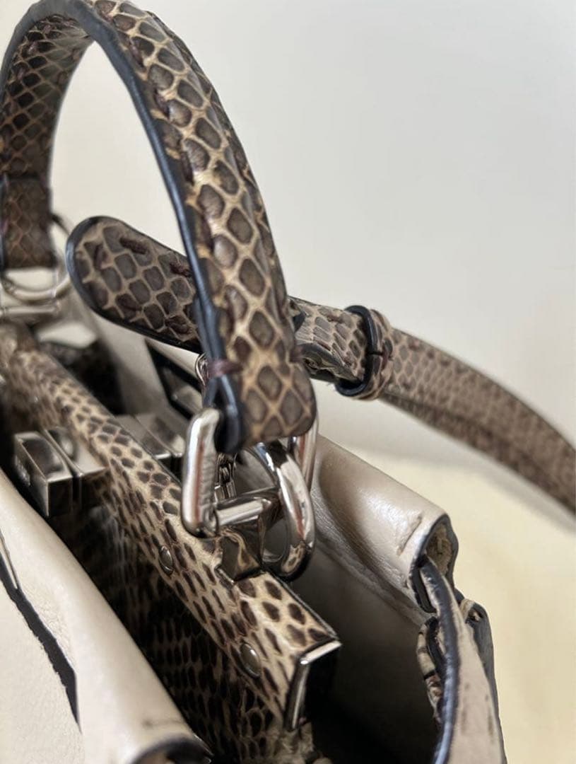 ⚪︎FENDI⚪︎ フェンディ ピーカブー ミニ セレリア パイソン 2way