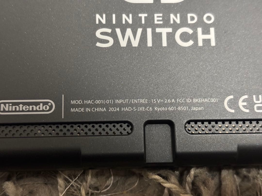 バッテリー強化版　Nintendo Switch 2024年製　極美品