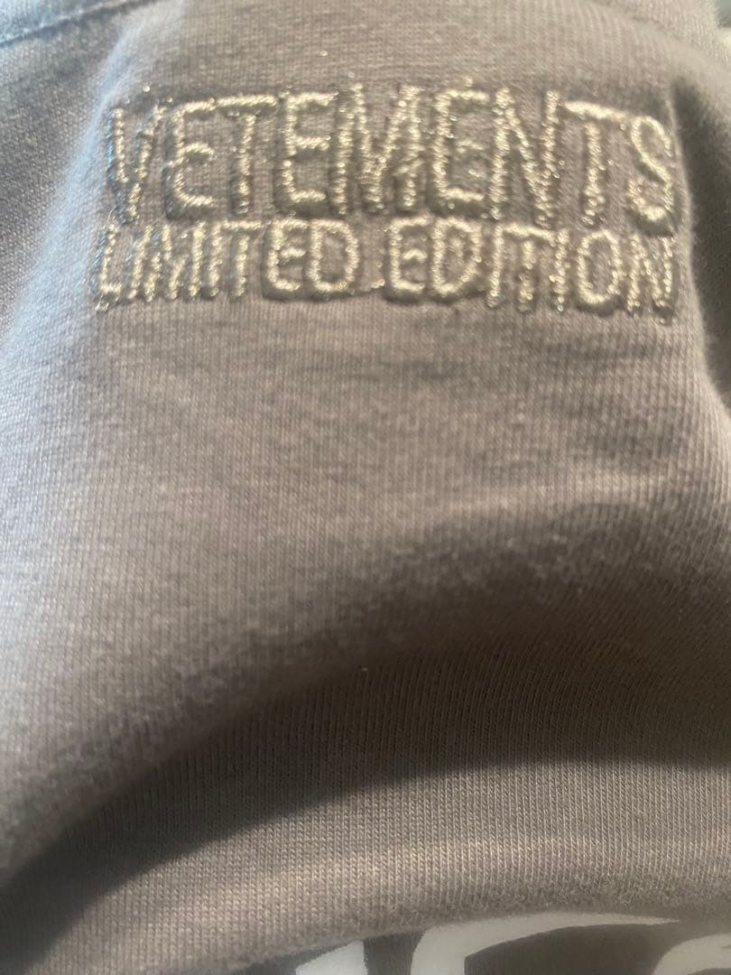 トップス VETEMENTS GENETICALLY MODIFIED T-SHIRT